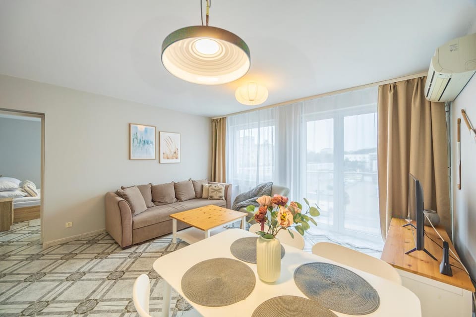 Communal lounge/ TV room, Balcony/Terrace, Living room