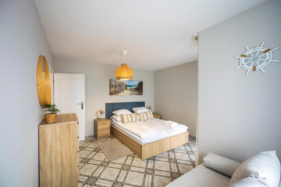 Bedroom, towels