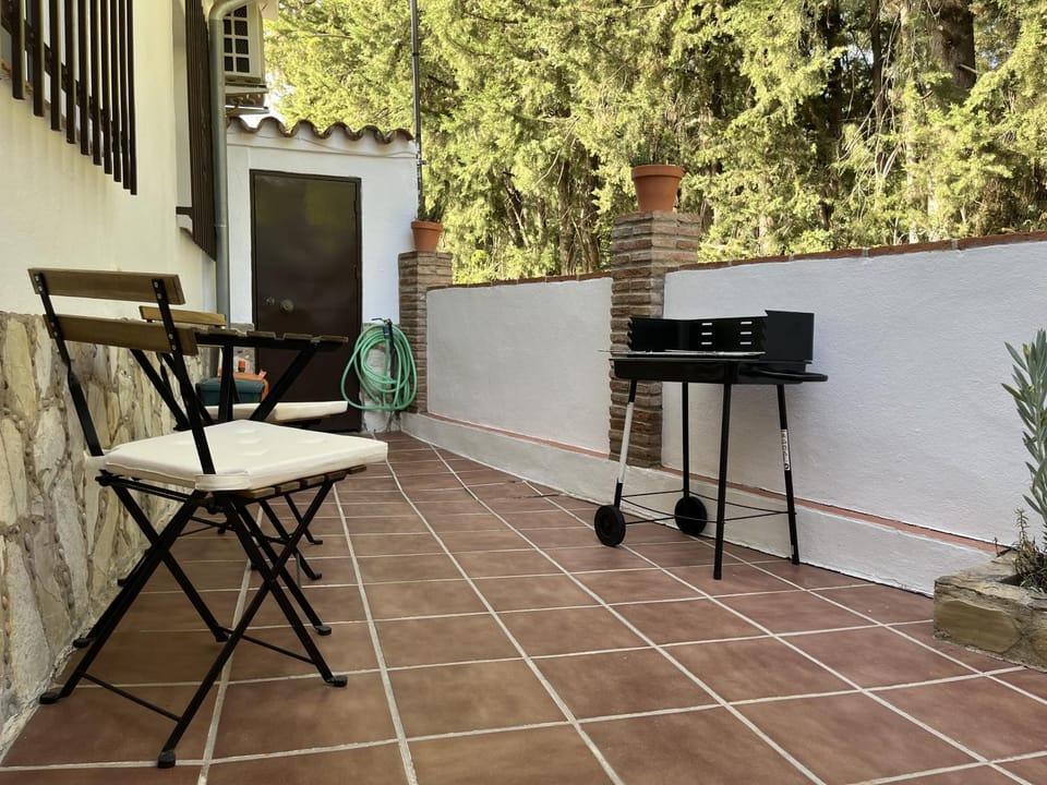 Patio, Day, BBQ facilities, View (from property/room), Balcony/Terrace, Dining area