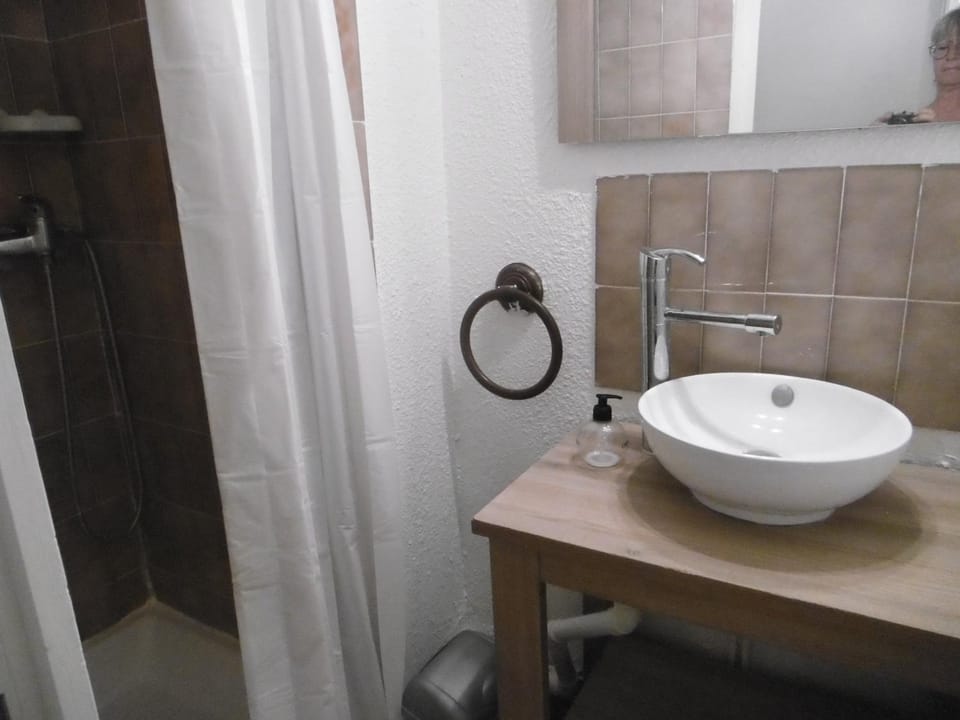 Charmant studio cabine à Sète avec parking, accès plage, pour 4 personnes - FR-1-472-152 Cabin in Occitanie