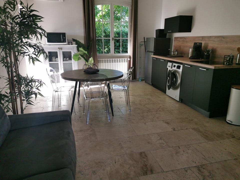Kitchen or kitchenette, Living room, Dining area