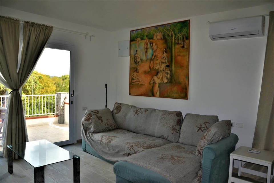 Living room, Seating area, air conditioner