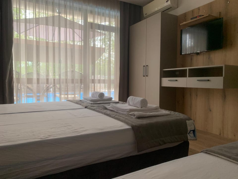 Park and pool studios Apartment in Nessebar