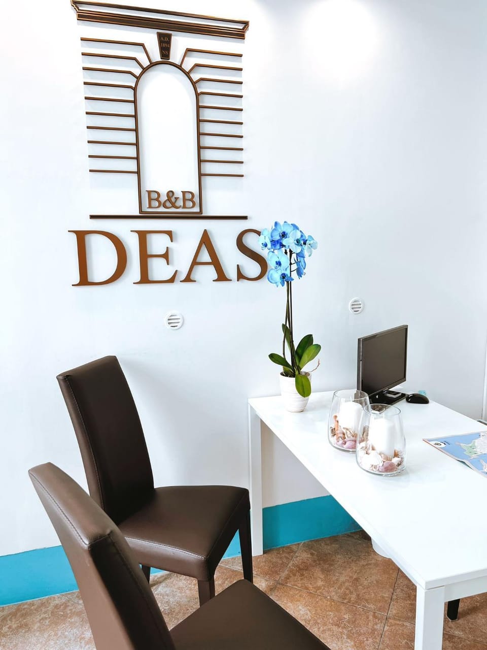 Logo/Certificate/Sign, Internal: Not applicable to any particular room
