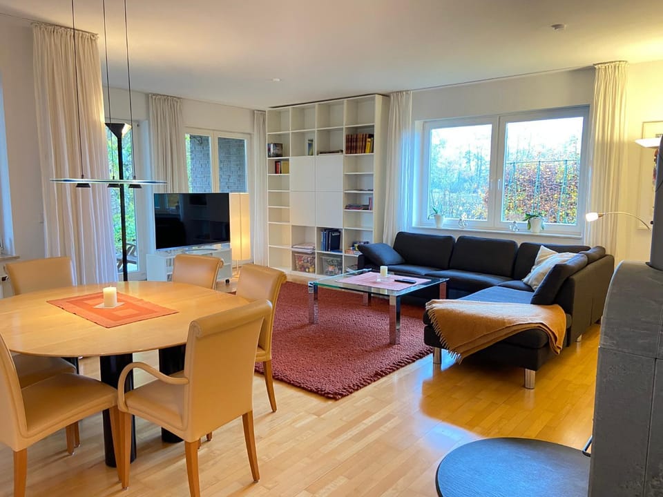 Living room, Dining area
