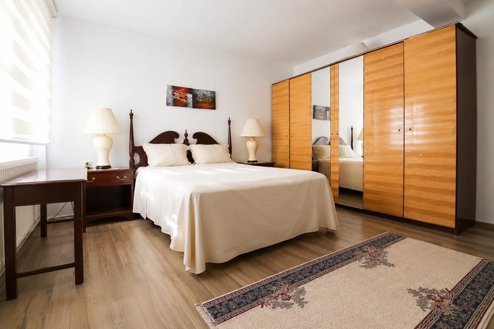 Photo of the whole room, Bedroom