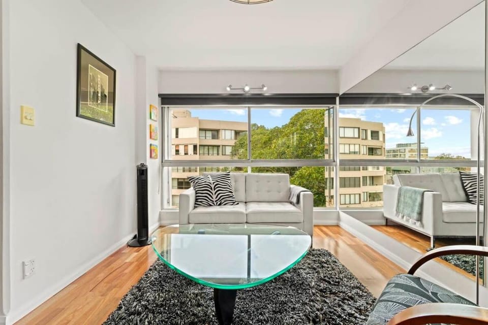 Heart Of The City Minutes from Macleay Street Apartment in Sydney