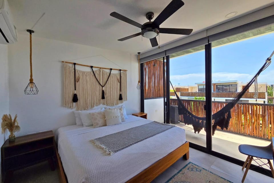 Bed, View (from property/room), Balcony/Terrace, Decorative detail, Bedroom, air conditioner