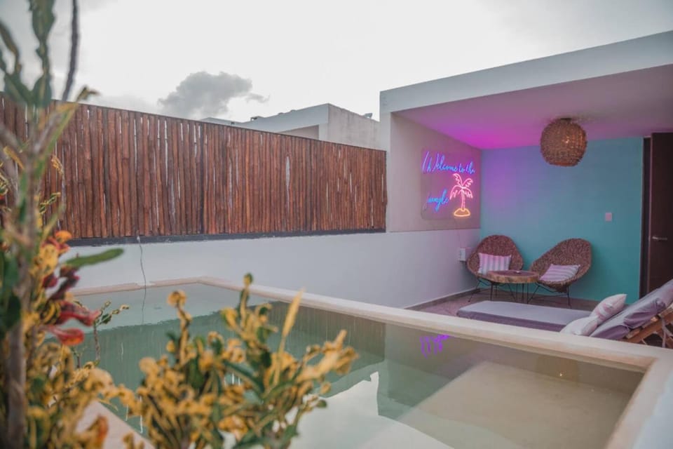 Pool view, Swimming pool, sunbed