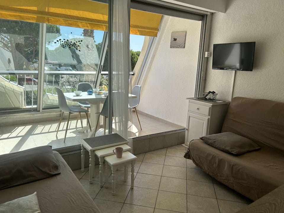 Studio climatisé avec piscine et parking à Port Camargue - FR-1-250-162 Apartment in Le Grau-du-Roi