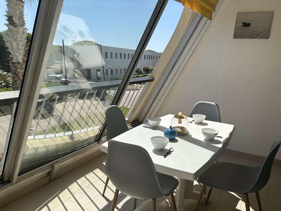 Studio climatisé avec piscine et parking à Port Camargue - FR-1-250-162 Apartment in Le Grau-du-Roi