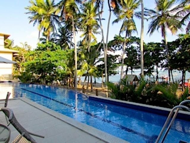 Day, Pool view
