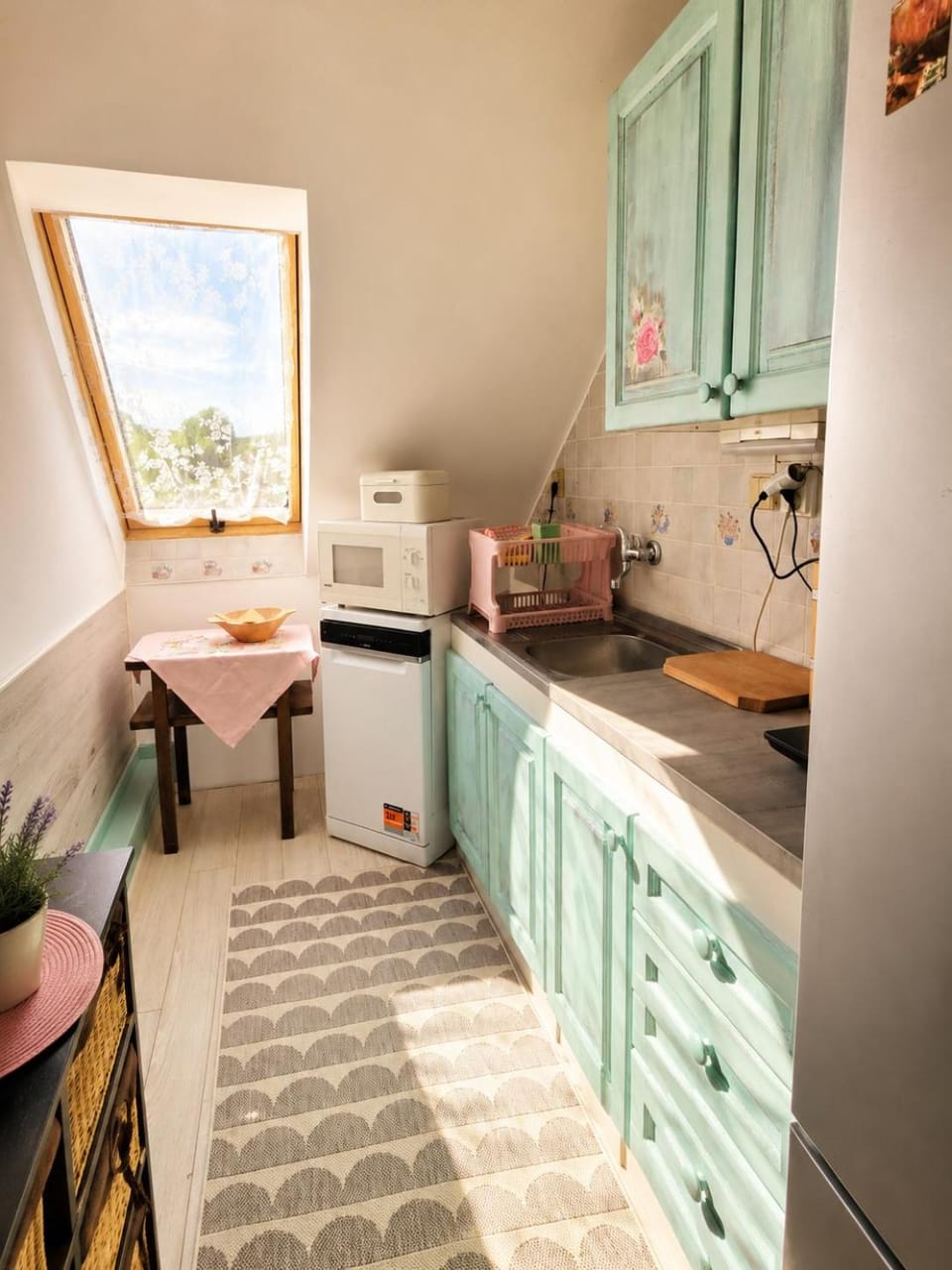 Kitchen or kitchenette, dishwasher, microwave, pet friendly, stove, kitchen