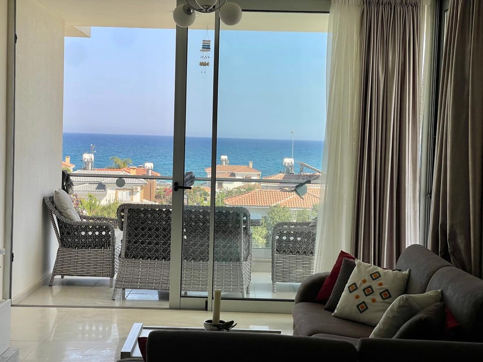 View (from property/room), Balcony/Terrace, Living room, Sea view
