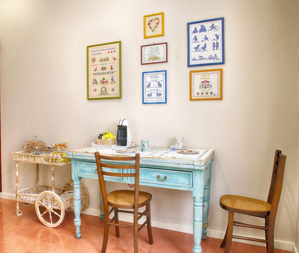 Coffee/tea facilities, Lobby or reception, Drinks