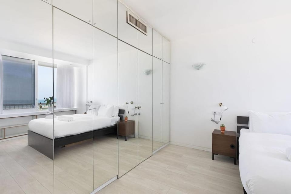 Panoramic Seaview Balcony Escape Apartment in Tel Aviv-Yafo