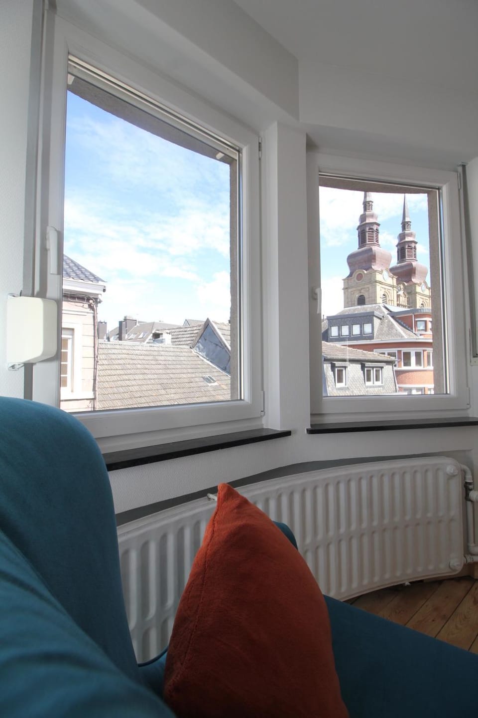 Nearby landmark, Seating area, Bedroom, City view