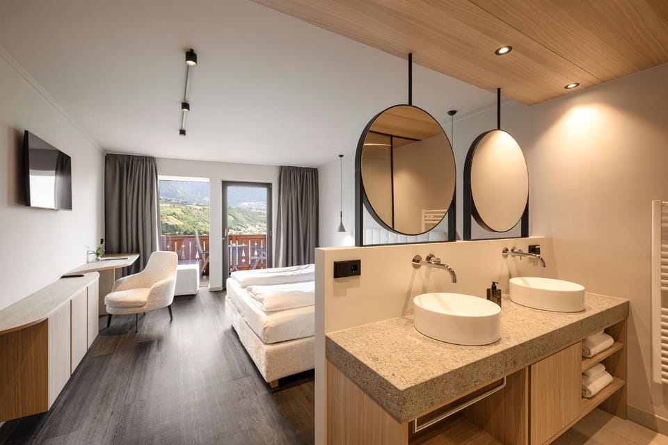 Bathroom, Photo of the whole room, Bedroom