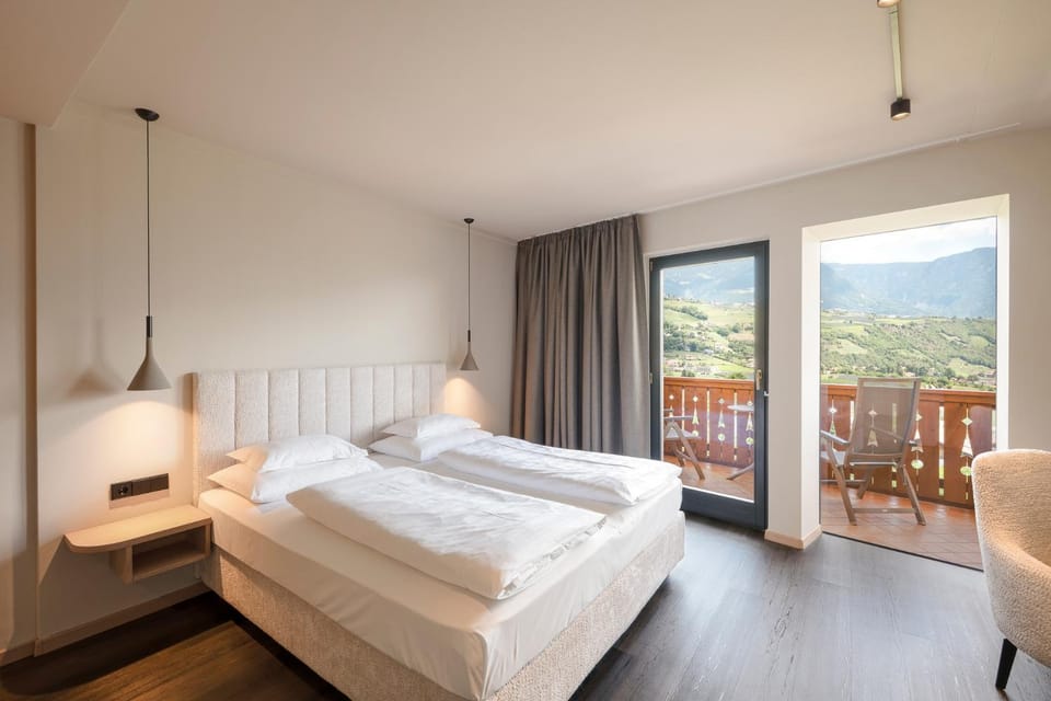 Bed, Photo of the whole room, Bedroom, Mountain view