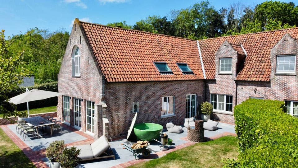 Property building, Day, Garden, Garden view