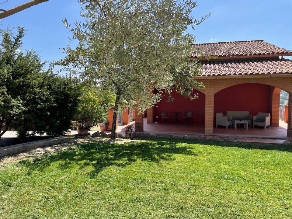 Property building, Patio, Facade/entrance, Garden