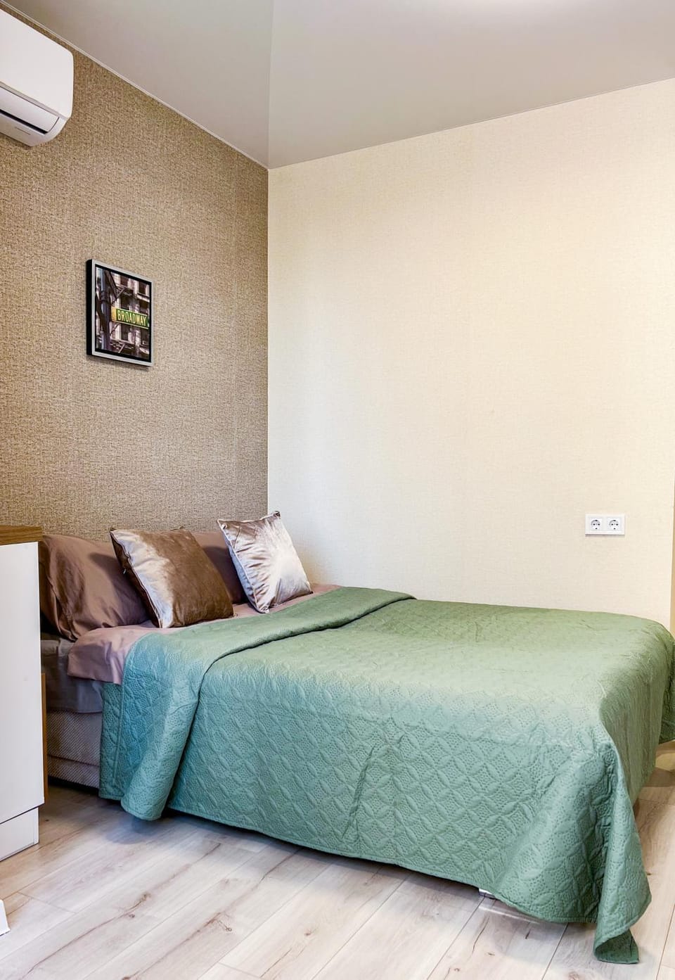 Bed, Bedroom, air conditioner