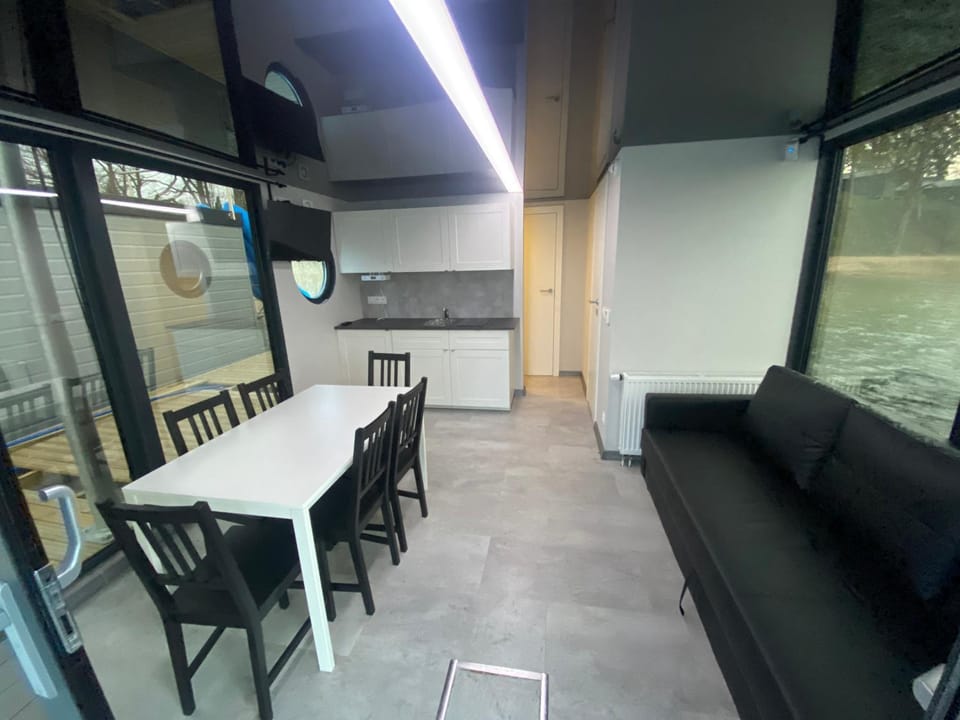 Houseboat Park Wodny Cieszyno Apartment in West Pomeranian Voivodeship, Poland