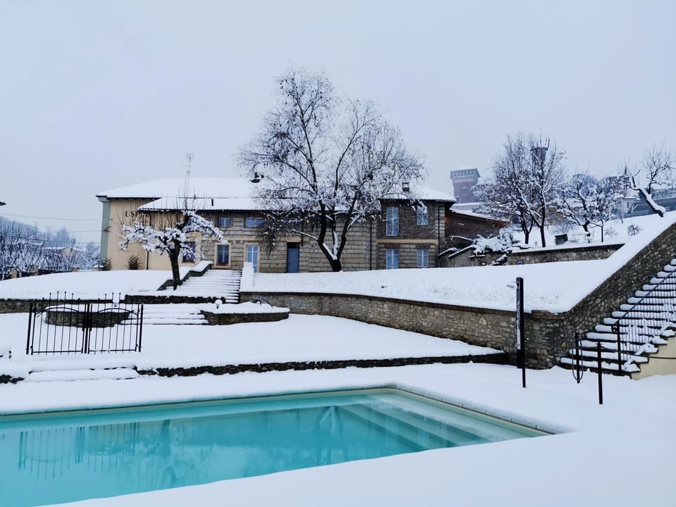 Area and facilities, Swimming pool