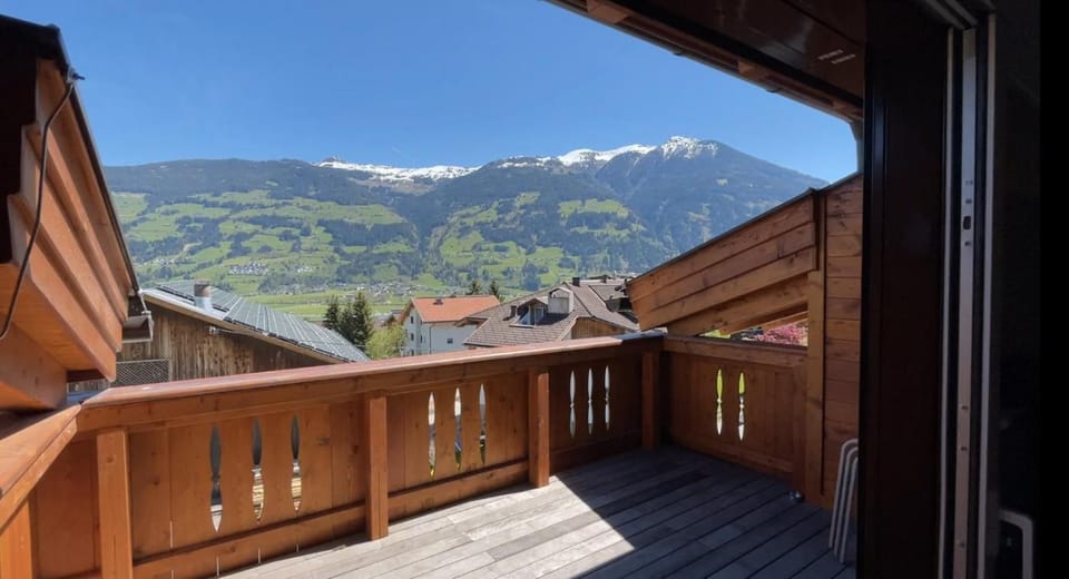 Balcony/Terrace, Mountain view