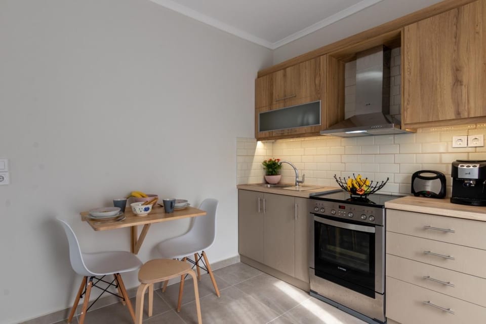 Coffee/tea facilities, Kitchen or kitchenette, Dining area