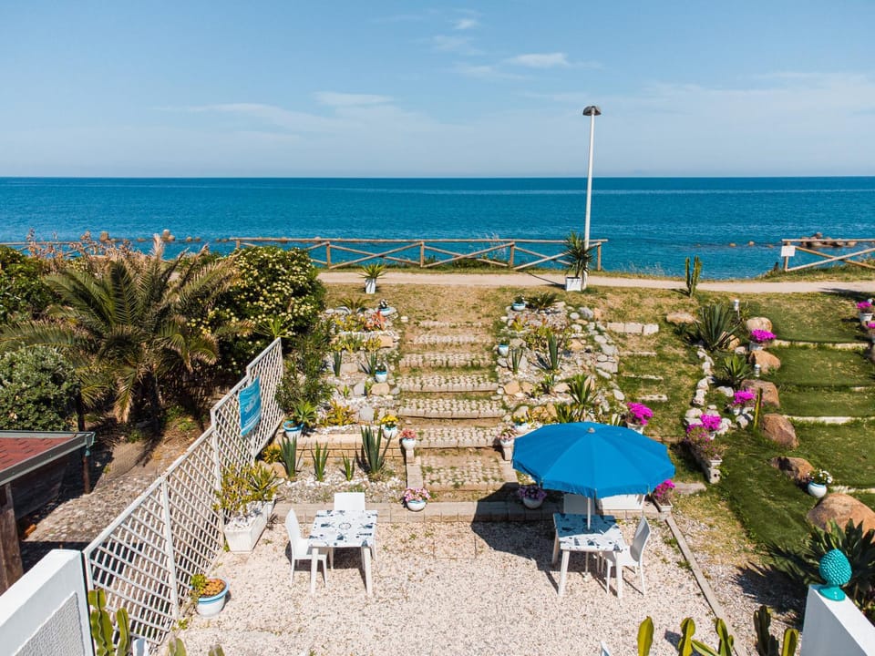 Garden, Sea view