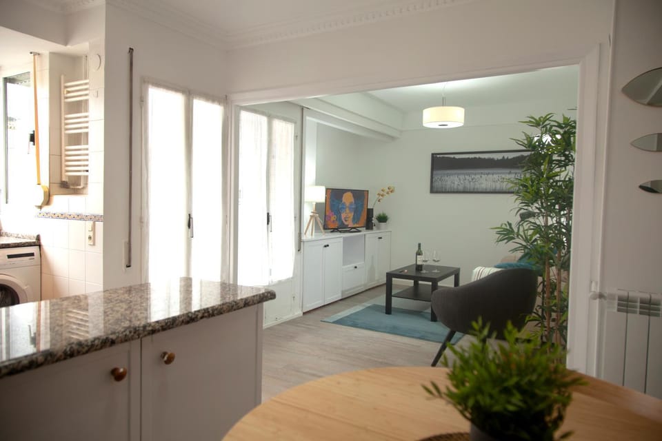 Living room, Photo of the whole room