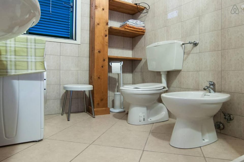 Shower, Toilet, Bathroom, bidet, towels