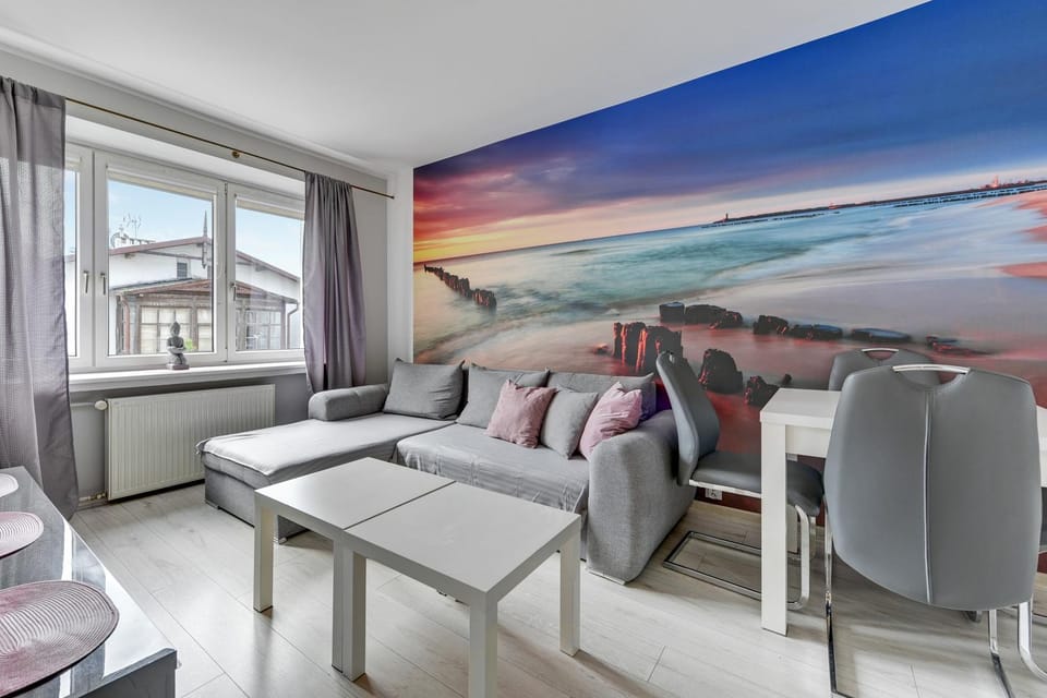 Living room, Photo of the whole room, Decorative detail, Seating area, Dining area, Area and facilities