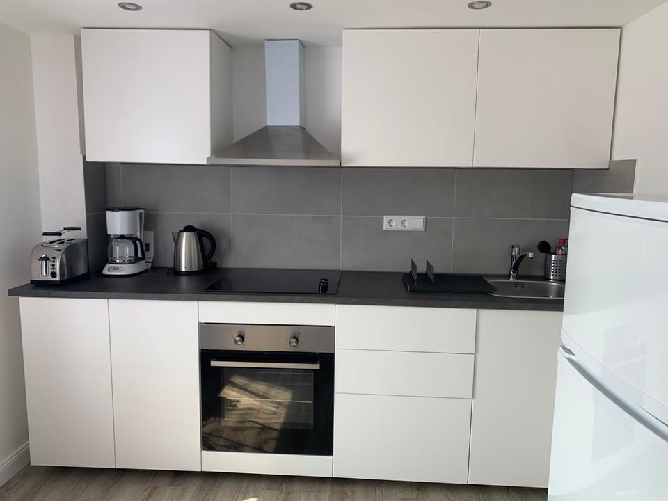 Coffee/tea facilities, pet friendly, stove, toaster