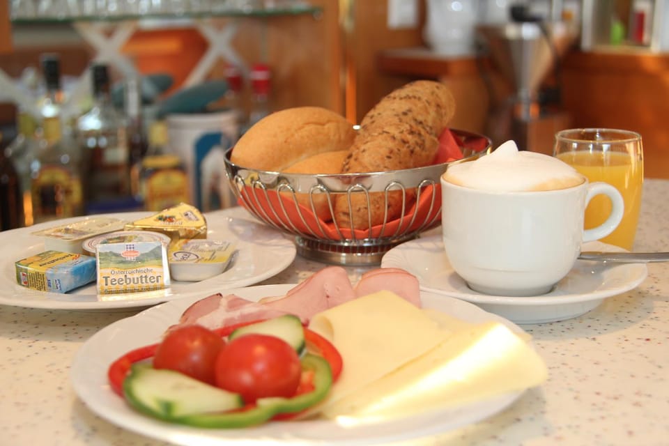 Restaurant/places to eat, Food, Continental breakfast, Drinks