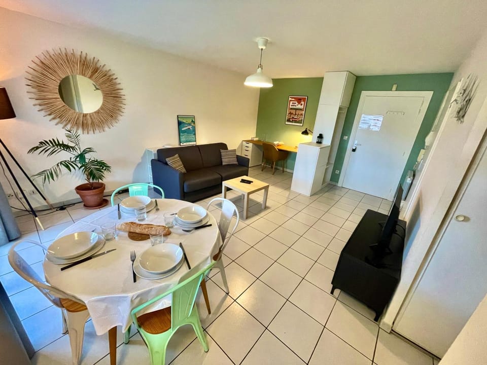 Living room, Dining area