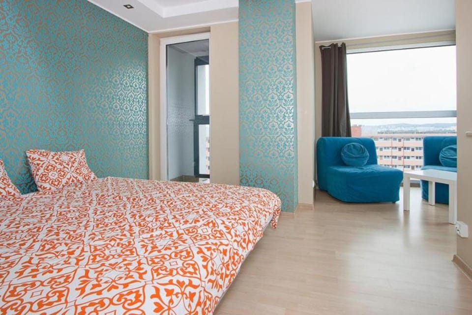 Bed, Photo of the whole room, Seating area, Bedroom