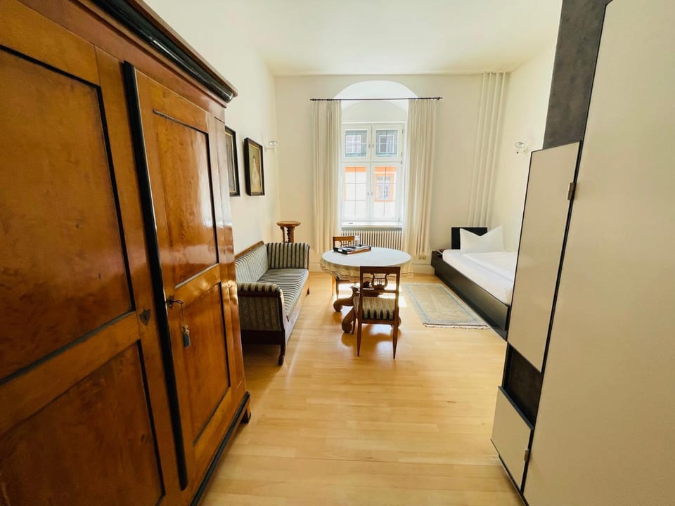 Bed, Photo of the whole room, Seating area, wardrobe