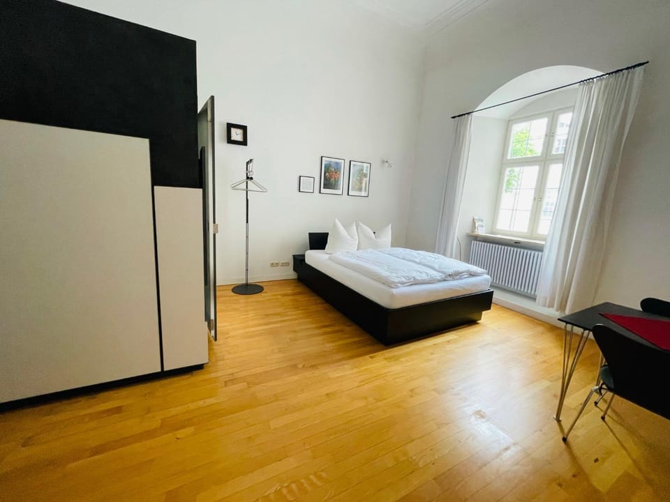 Bed, Photo of the whole room, Seating area, wardrobe
