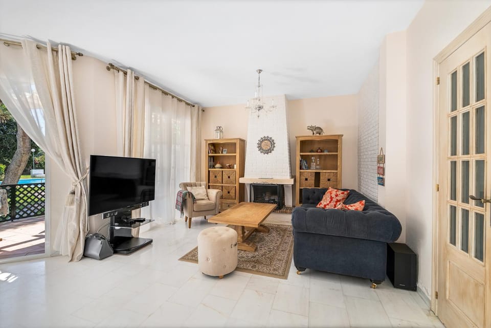 Communal lounge/ TV room, TV and multimedia, Living room, Seating area