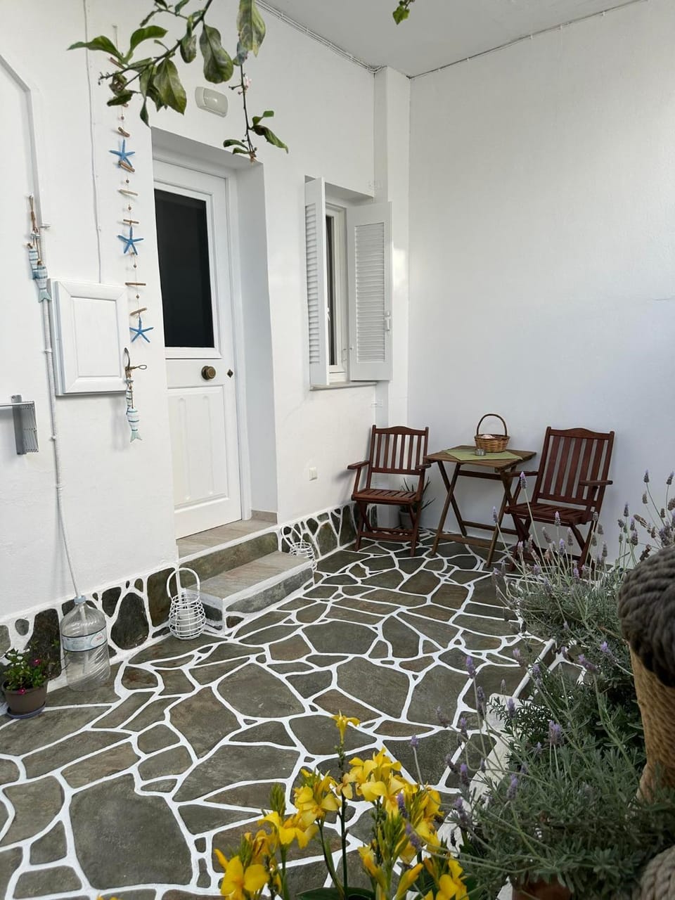Patio, Spring, Day, Garden, View (from property/room), Dining area, Garden view, Time of day, furniture