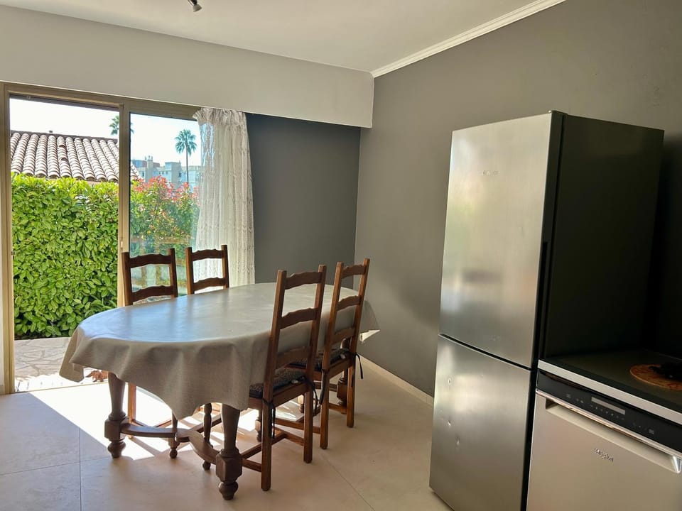 Les Ondes - Terrasse RdC Villa Calme Parking Proche Plage Apartment in Antibes