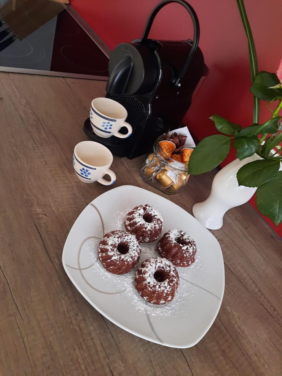 Coffee/tea facilities, Food and drinks