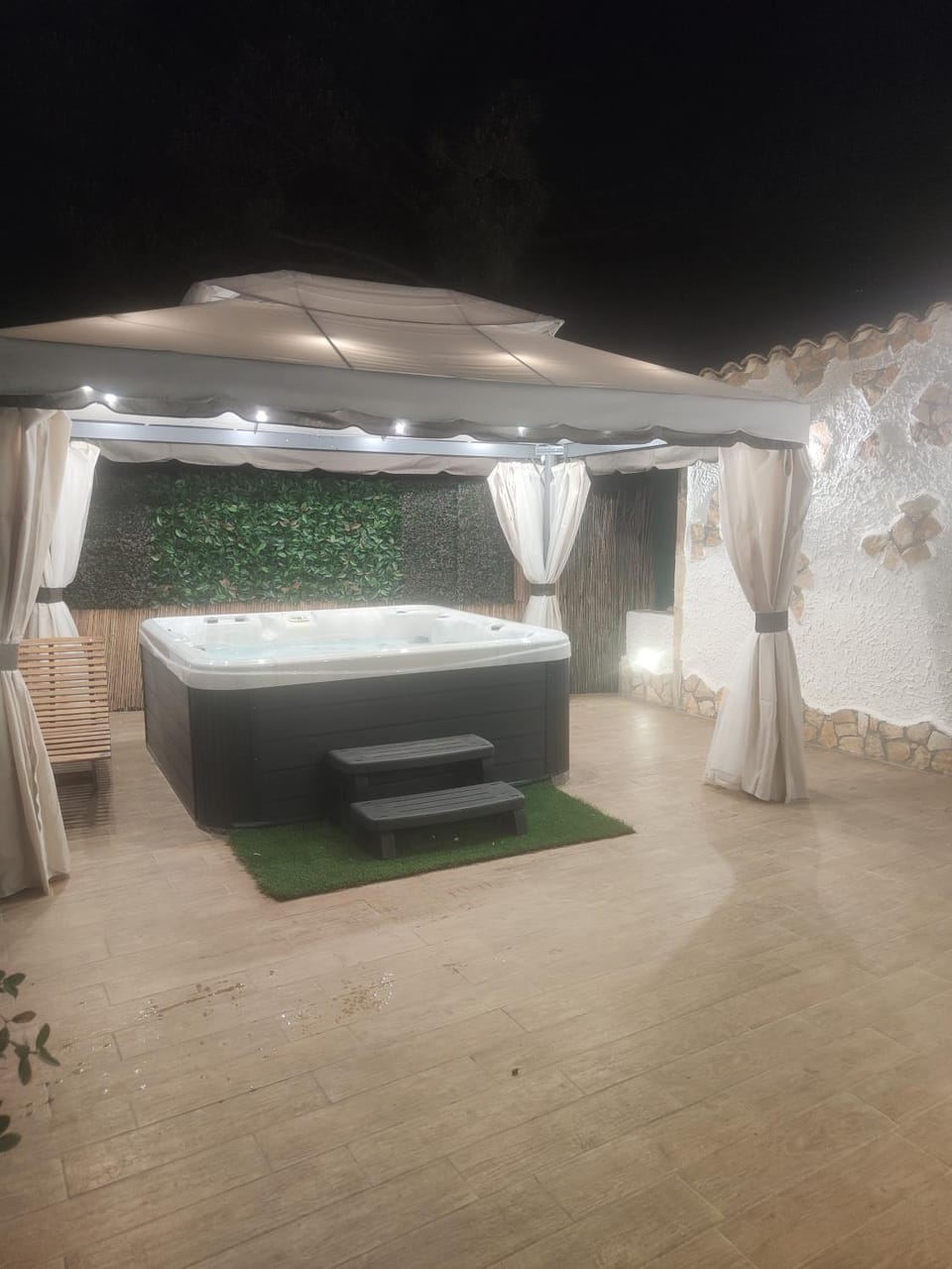 Night, Hot Tub
