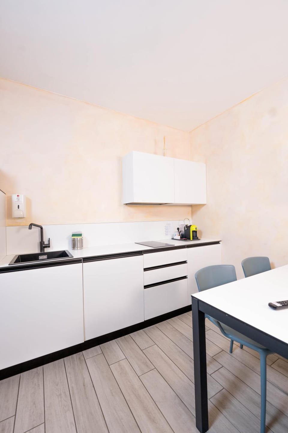 Kitchen or kitchenette, Dining area, pet friendly, stove