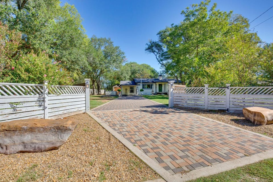 Couple’s Retreat In Canton w/ Patio, Trail & Yard! House in Canton
