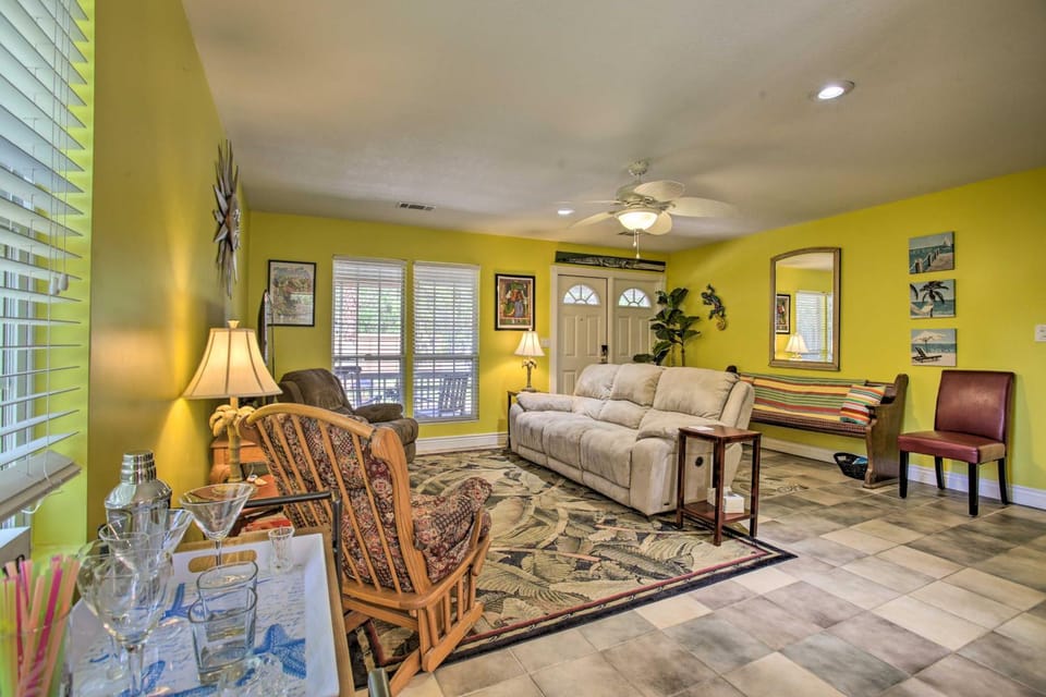 'Cloud 9 On The Coast' < 1 Mi to Beach! House in Waveland