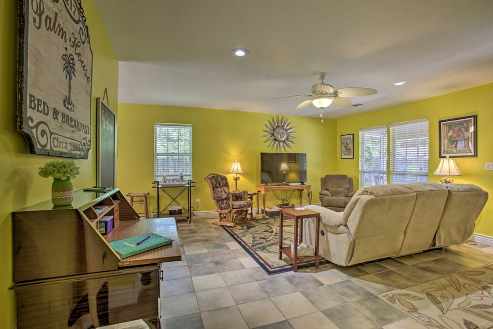 'Cloud 9 On The Coast' < 1 Mi to Beach! House in Waveland