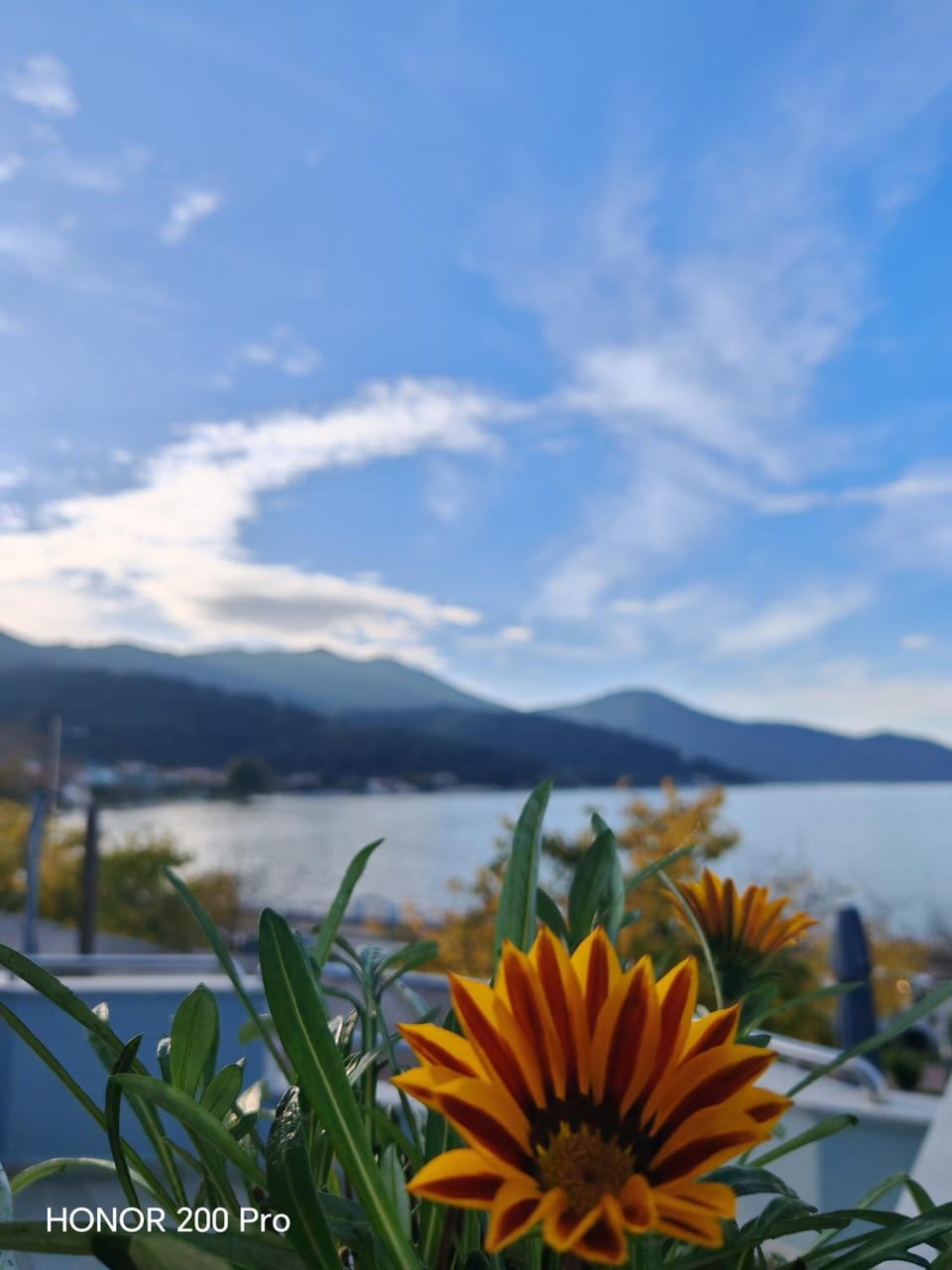 Mountain view, Sea view